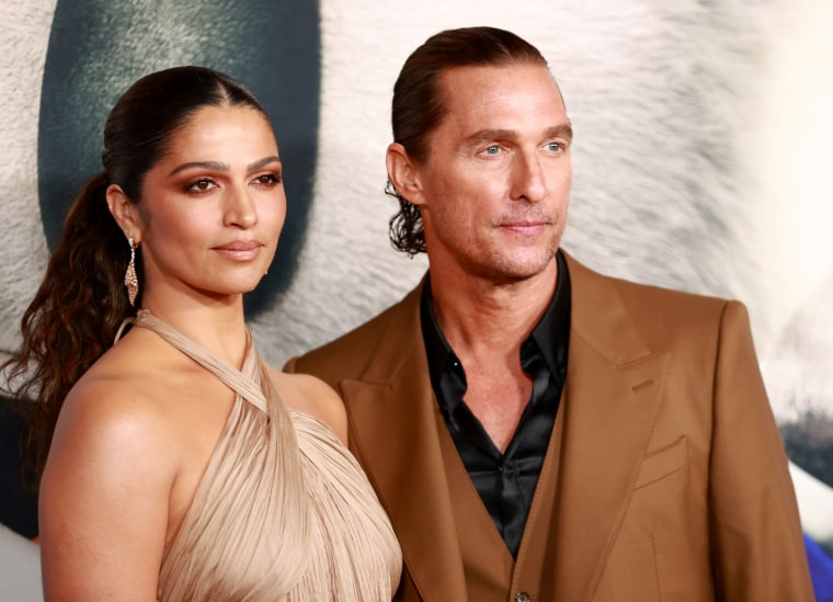 Matthew McConaughey and his wife, Camila Alves, set up Uvalde relief fund(01)