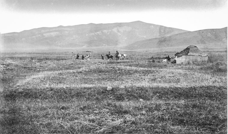 Excavation of the KaraDjigach site, in the Chu-Valley of Kyrgyzstan within the foothills of the Tian Shan mountains, August 1886. This excavation was carried out between the years 1885 and 1892.