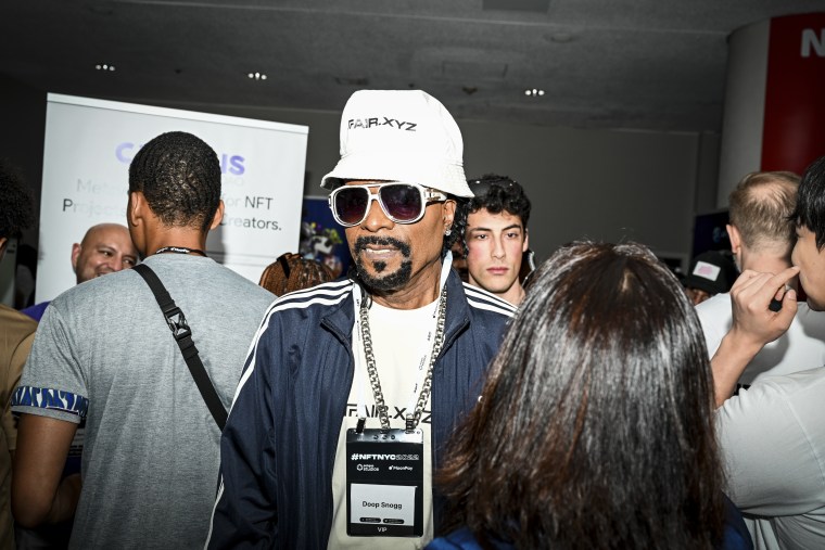 And Snoop Dogg imitator