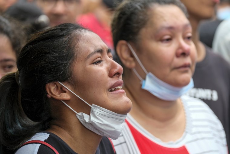 Image: Relatives gather outside the jail after a fatal fire in Tulua, Colombia, on June 28, 2022.