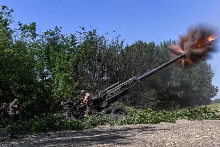 Ukraine: Ukrainian service members with an American supplied M777 Howitzer artillery system