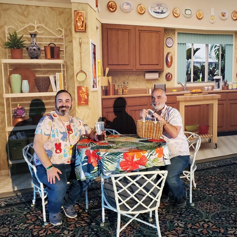 Golden-Con featured a re-creation of the famous kitchen where the "Golden Girls" ladies enjoyed many cheesecakes.
