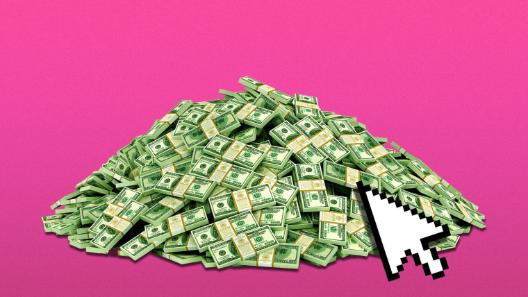 Ilustración: sobre un fondo rosa hay un montón de fajos de billetes, y encima un icono de ratón de computadora dando click, en representación de las inversiones digitales