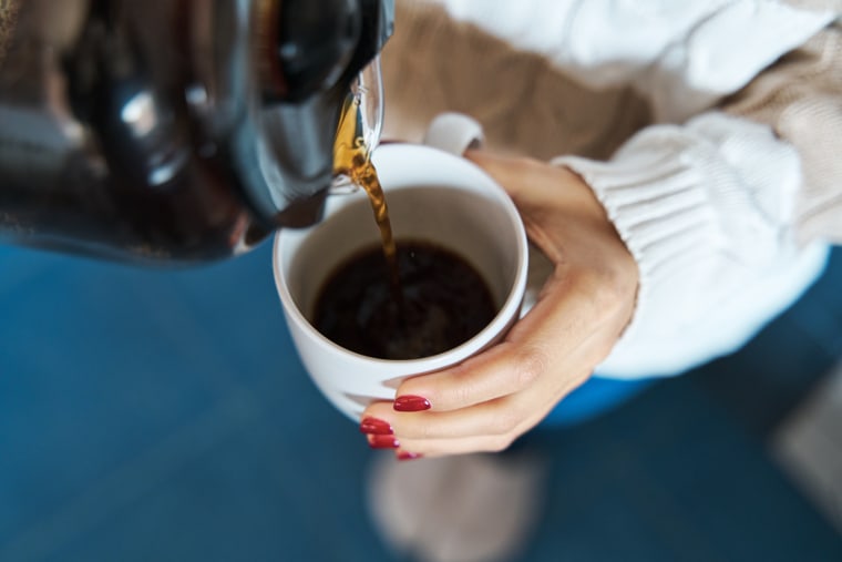 “La ingesta leve a moderada de café molido, instantáneo y descafeinado debe considerarse parte de un estilo de vida saludable”, según un nuevo estudio.