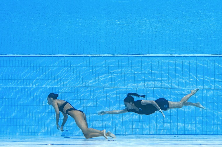 TOPSHOT-ARTISTIC SWIMMING-WORLD-WOMEN-2022