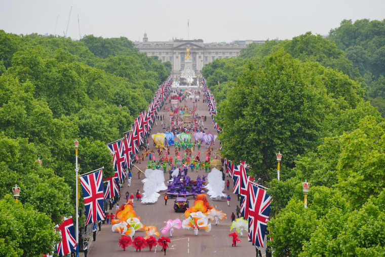 Queen Elizabeth II makes surprise appearance on Buckingham Palace balcony  with other senior royals