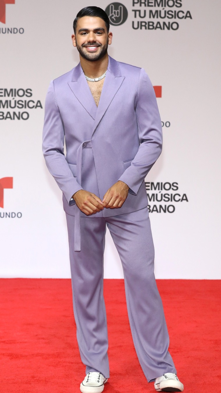 Carlos Adyan on the red carpet of the Premios Tu Música Urbano 2022