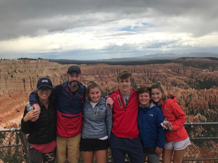 La familia Billings de vacaciones: de izquierda a derecha, los padres Lisa y Nick, y sus hijos Emma, Pace, Cooper y Maddie.