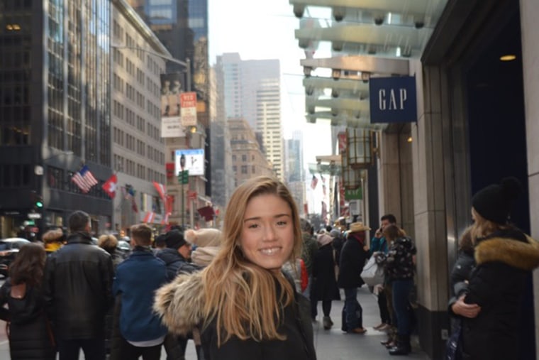 Maddie visitó la ciudad de Nueva York mientras estaba en la universidad.