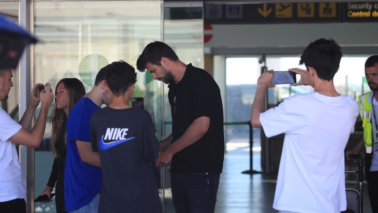 Gerard Piqué en el aeropuerto de Barcelona