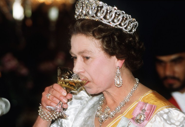 NPL: Queen Elizabeth II attends a state banquet in Nepal