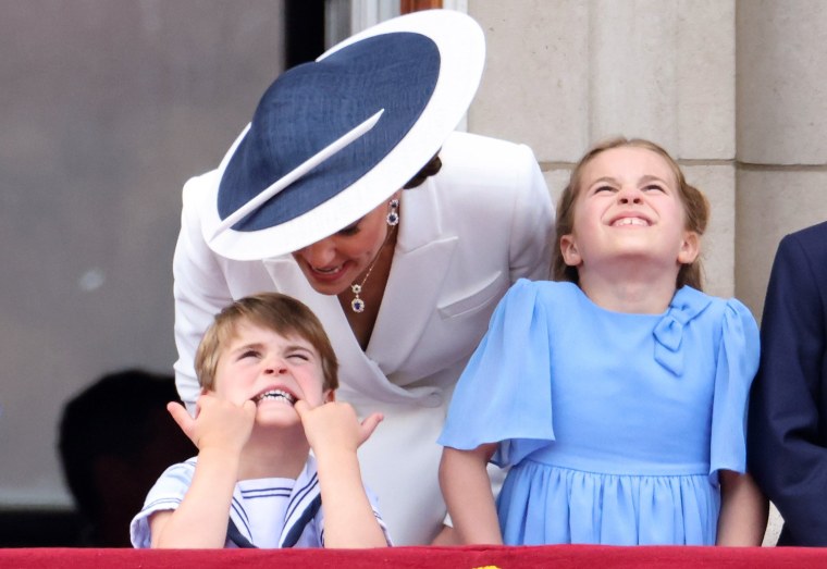 The Queen Pulls a Kate Middleton