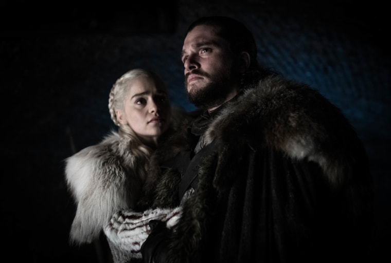 Emilia Clarke (L) as Daenerys Targaryen and Kit Harrington (R) as Jon Snow in "Game of Thrones."