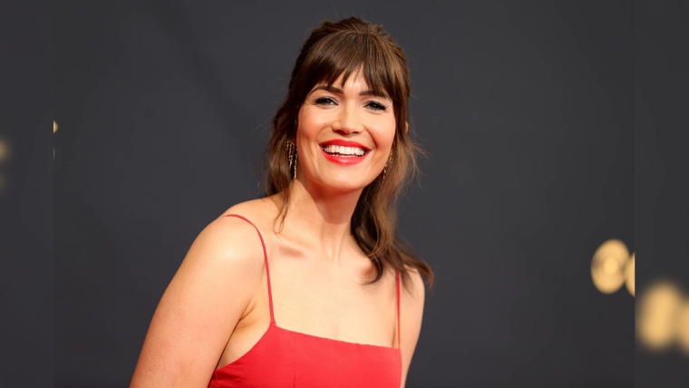 Mandy Moore en la alfombra roja de los Emmy Awards 2021.