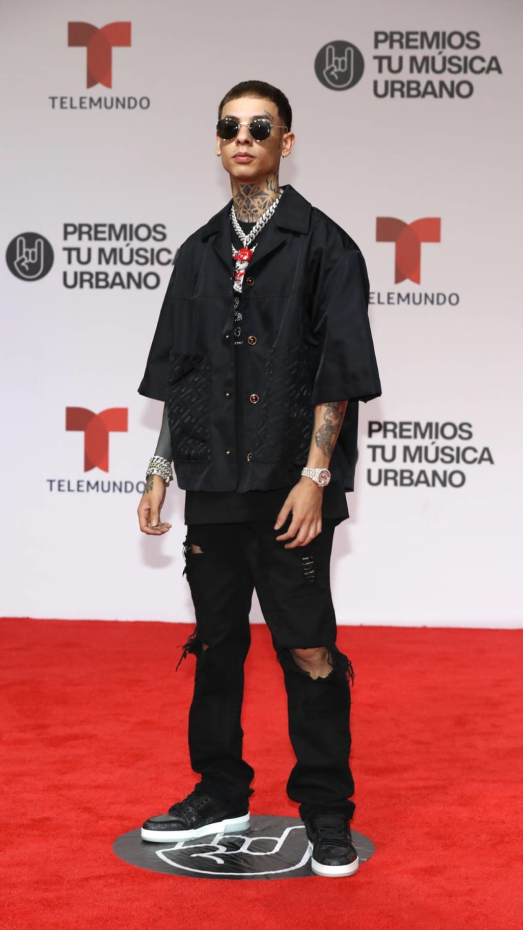 Natanael Cano en la alfombra roja de Premios Tu Música Urbano 2022.