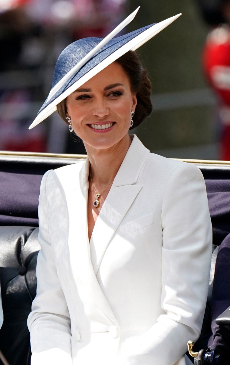 Kate Middleton's outfit at the queen's Platinum Jubilee celebration was nothing short of chic and fabulous.