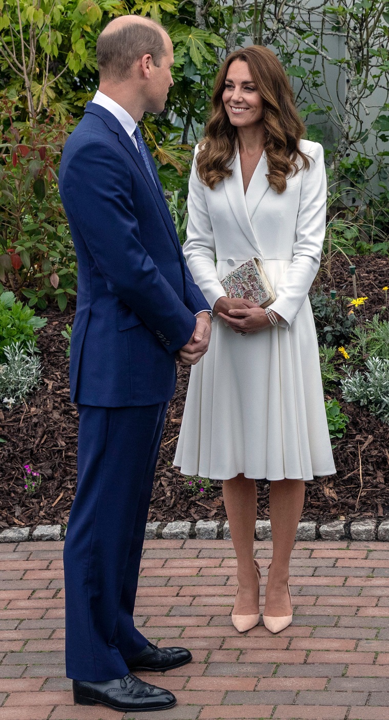 Kate middleton 2024 blue white dress