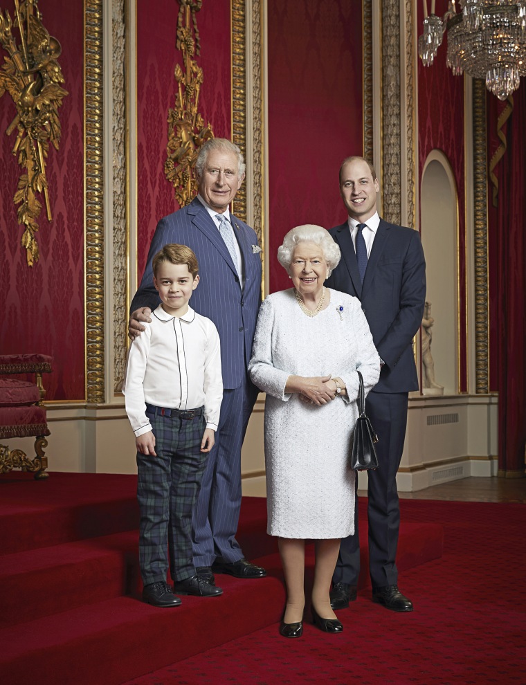 In 2020, the royal group posed again for a new portrait, which was taken by the same photographer, Ranald Mackechnie. 