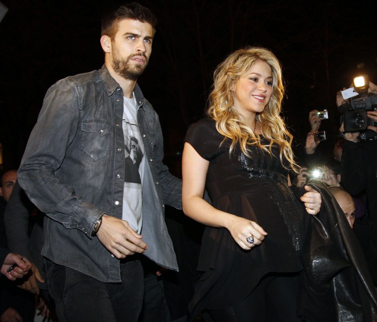 Shakira en la recta final de su primer embarazo, acompañada de Gerard Piqué, padre de sus hijos.