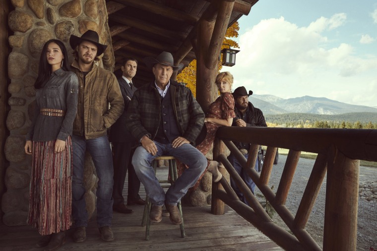 From left to right: Kelsey Asbille (Monica), Luke Grimes (Kayce), Wes Bentley (Jamie), Kevin Costner (John), Kelly Reilly (Beth) and Cole Hauser (Rip).