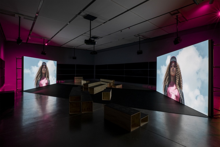 Image: Installation view of Bárbara Wagner & Benjamin de Burca: Swinguerra.