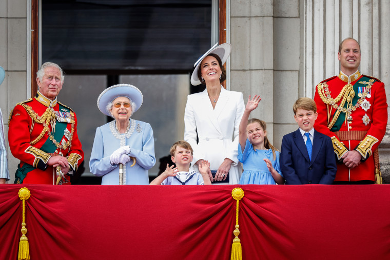 Prince Charles, the Prince of Wales, Queen Elizabeth II, Prince Catherine, the Duchess of Cambridge, Princess Charlotte, Prince George and Prince William, Duke of Cambridge watch an aerial flight from the balcony of Buckingham Palace during Trooping the Color on June 2, 2022 in London.