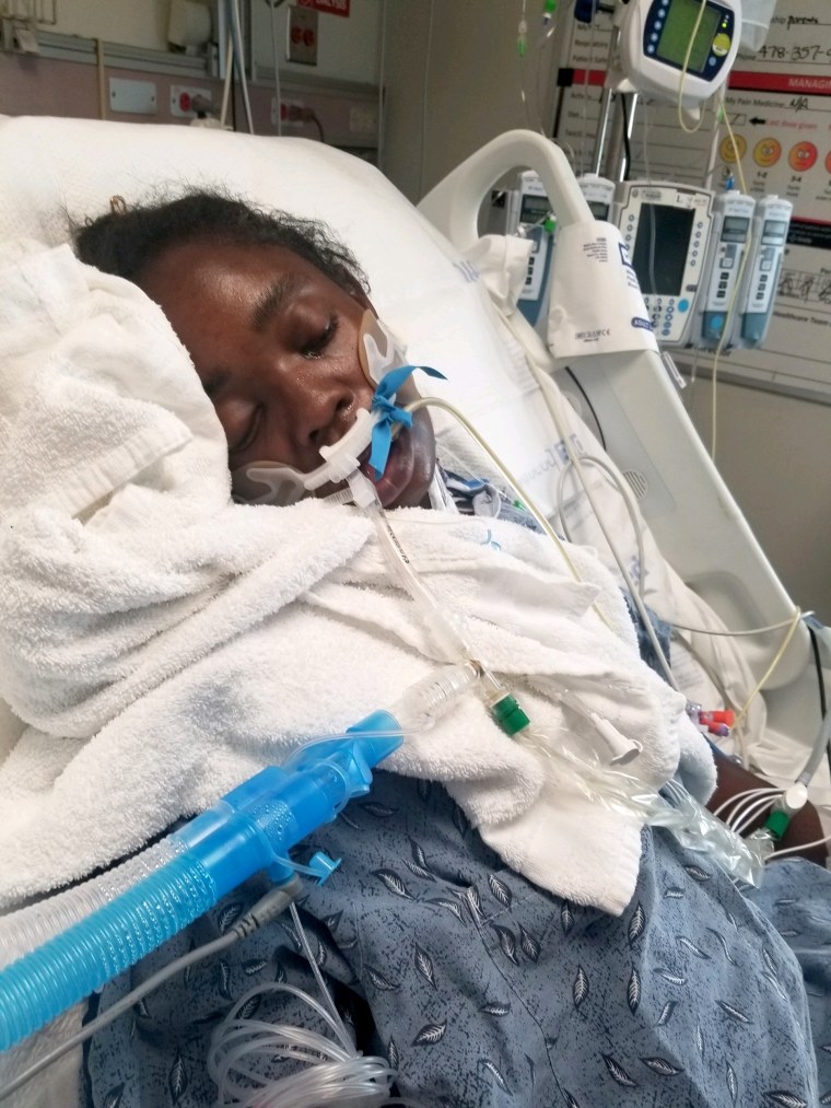 Brianna Grier, 28, im Grady Memorial Hospital in Atlanta, nachdem sie an ein Beatmungsgerät angeschlossen wurde.