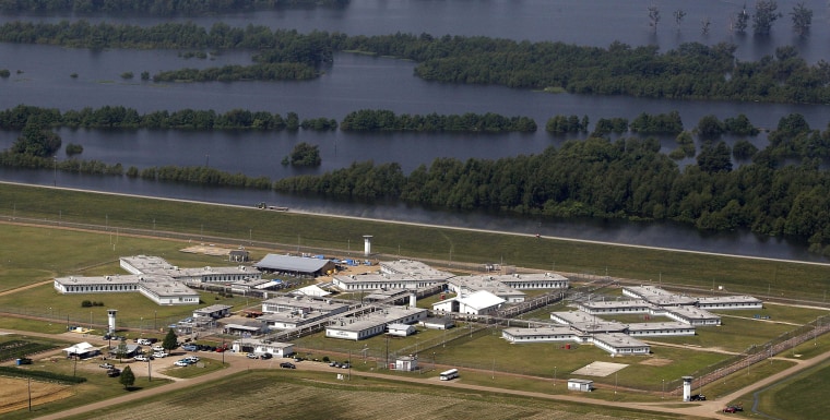 Angola lakaplı Louisiana Eyalet Hapishanesi. 