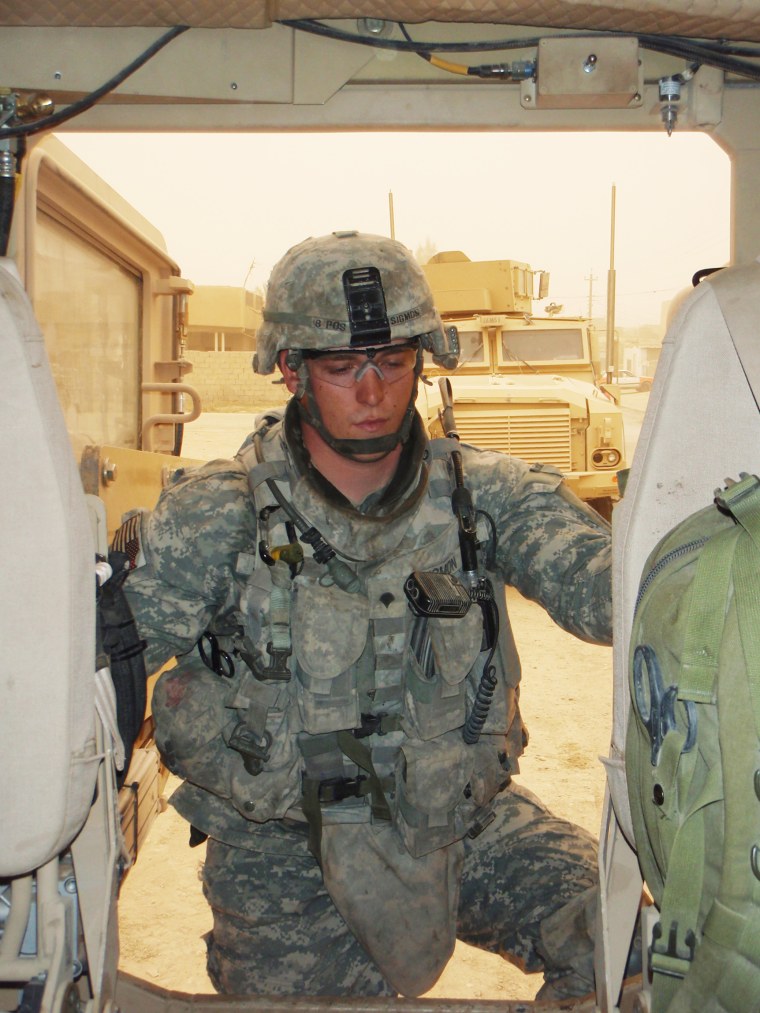 Joseph Sigmon a effectué deux missions comme artilleur en Irak et en Afghanistan et a été reconnu pour son travail de formation des soldats afghans au service de l'artillerie. 