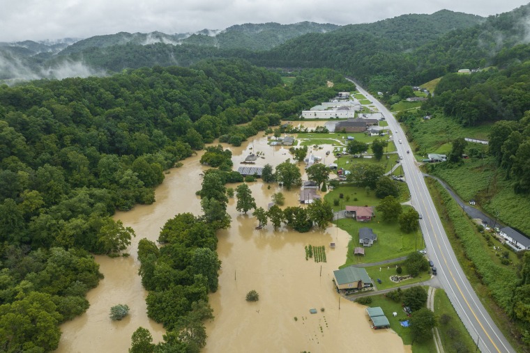 8 dead in Kentucky floods; death toll expected to reach 'double digits