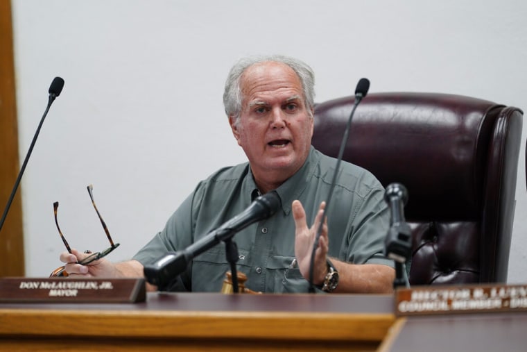 El alcalde de Uvalde, Don McLaughlin, Jr., en un acto municipal el 7 de junio de 2022.