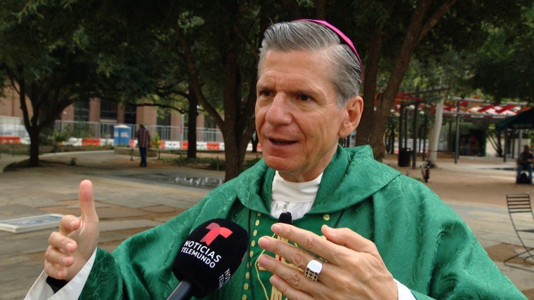 Arzobispo Gustavo García-Siller.