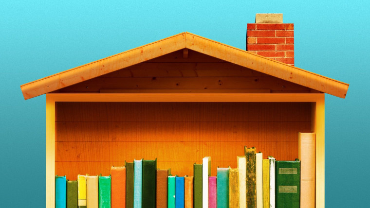 Una ilustración de una estructura en forma de casa con chimenea llena de libros en vez de muebles