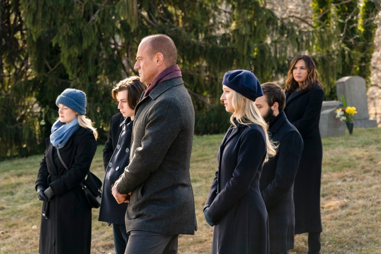 Benson joins the Stabler family in the cemetery after Kathy's death.