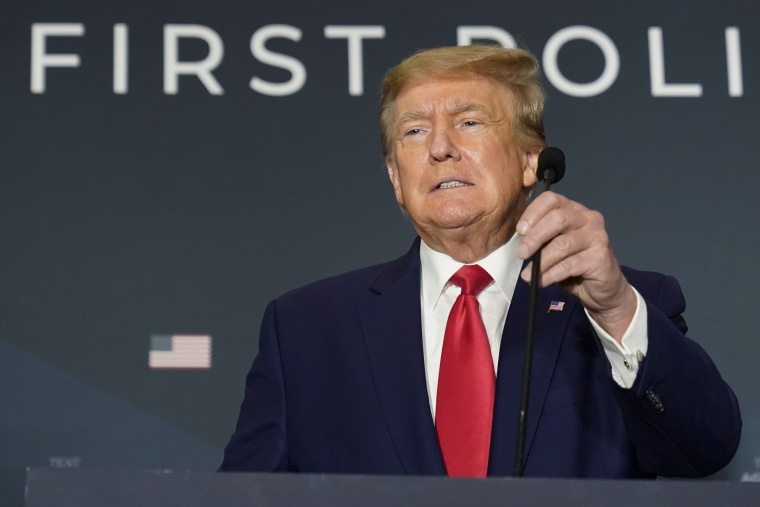 El expresidente, Donald Trump, habla en una cumbre de la agenda del America First Policy Institute en el Marriott Marquis en Washington, el martes 26 de julio de 2022.