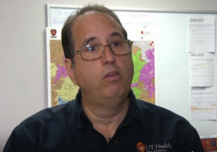 David Miramontes, director médico de los bomberos de San Antonio.