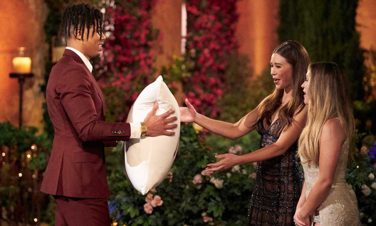 Nate Mitchell meeting Gabriela "Gabby" Windey and Rachel Recchia during night one of Season 19 of "The Bachelorette." 