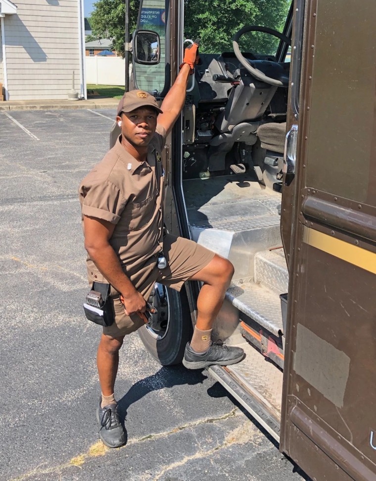 Nick Jones, de 38 años y originario de Virginia, ha sido conductor de UPS durante 17 años. de 38 años y originario de Virginia, ha sido conductor de UPS durante 17 años.