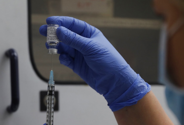 Un vial con la vacuna contra el COVID-19 de Novavax en una imagen de archivo del 7 de octubre de 2020.