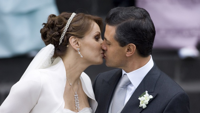 Angélica Rivera y Enrique Peña Nieto, el día de su boda, noviembre de 2010.