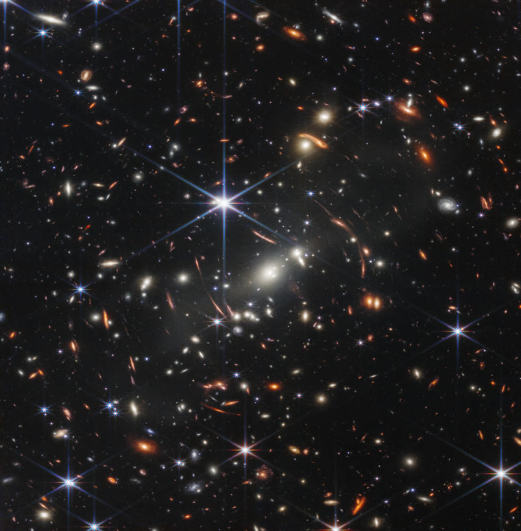 La primera imagen del telescopio James Webb, divulgada por la NASA el 11 de julio de 2022.
