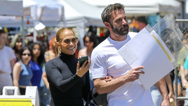 Jennifer Lopez y Ben Affleck asistieron a un mercado de pulgas de Los Ángeles.