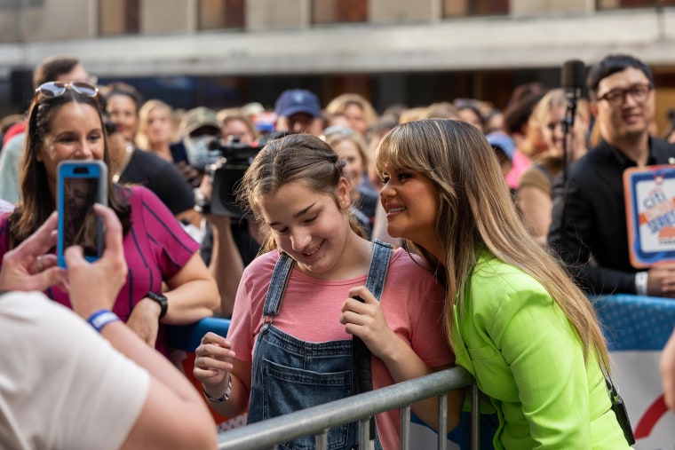 Lily met Maren Morris on the plaza.