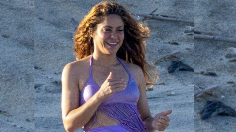Shakira en playa de Los Cabos, México, julio 2022.