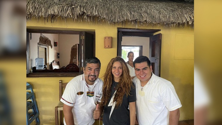 Shakira disfrutó de unos deliciosos tacos, en Los Cabos, México.