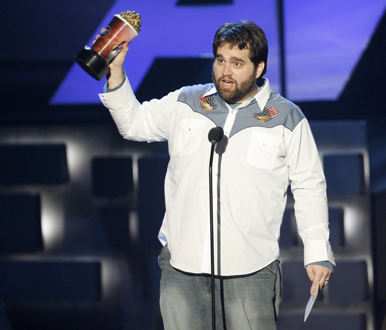Andy Signore accepts Best Movie Spoof award for "United 300" at the 2007 MTV Movie Awards.