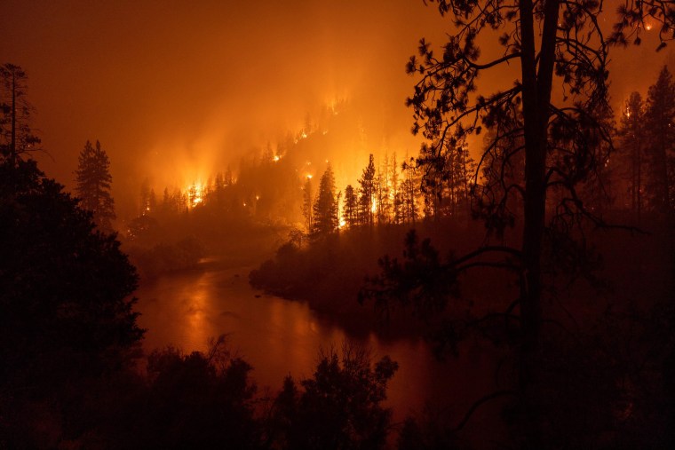 Image: Flames burn to the Klamath River during the McKinney Fire in the Klamath National Forest northwest of Yreka, California, on July 31, 2022.