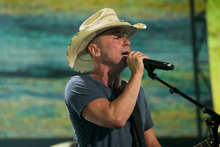 Kenny Chesney ‘devastated’ after woman falls off escalator and dies at