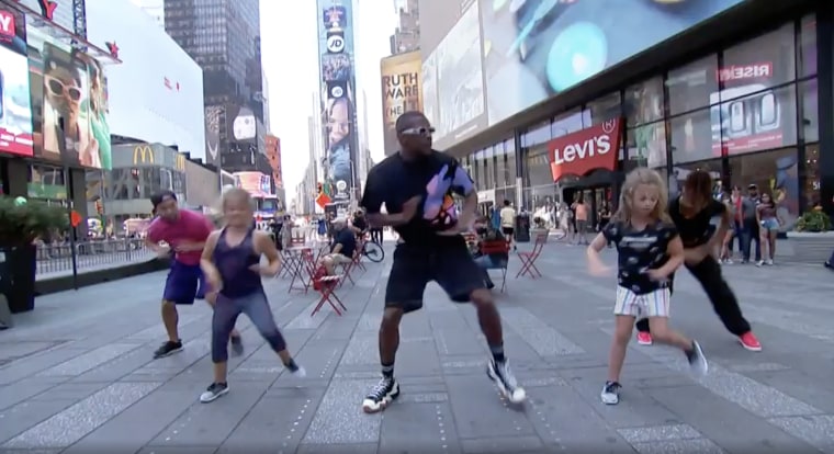 Simmons' kids got to show off their own hip-hop dancing skills while in Times Square. 