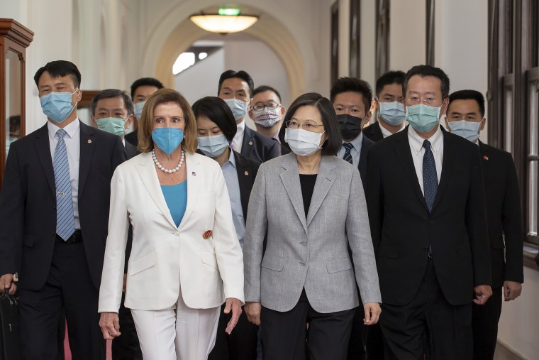 Imagem: a presidente da Câmara, Nancy Pelosi, à esquerda, e a presidente de Taiwan, Tsai Ing-wen